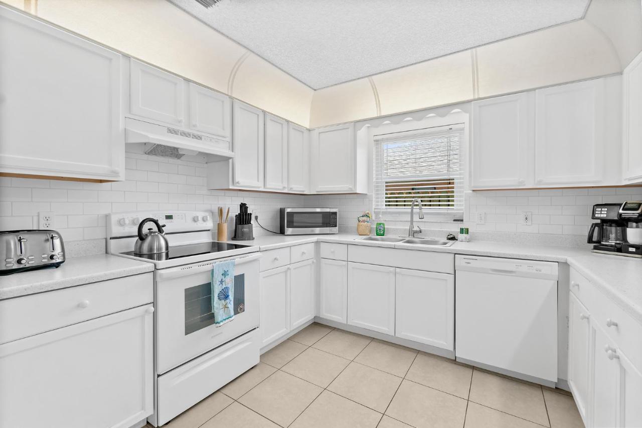 Oceanview Haven - 2Br Beach Townhome With Patio, Shared Heated Pool Steps From Paradise Beach Park! Melbourne Exteriör bild