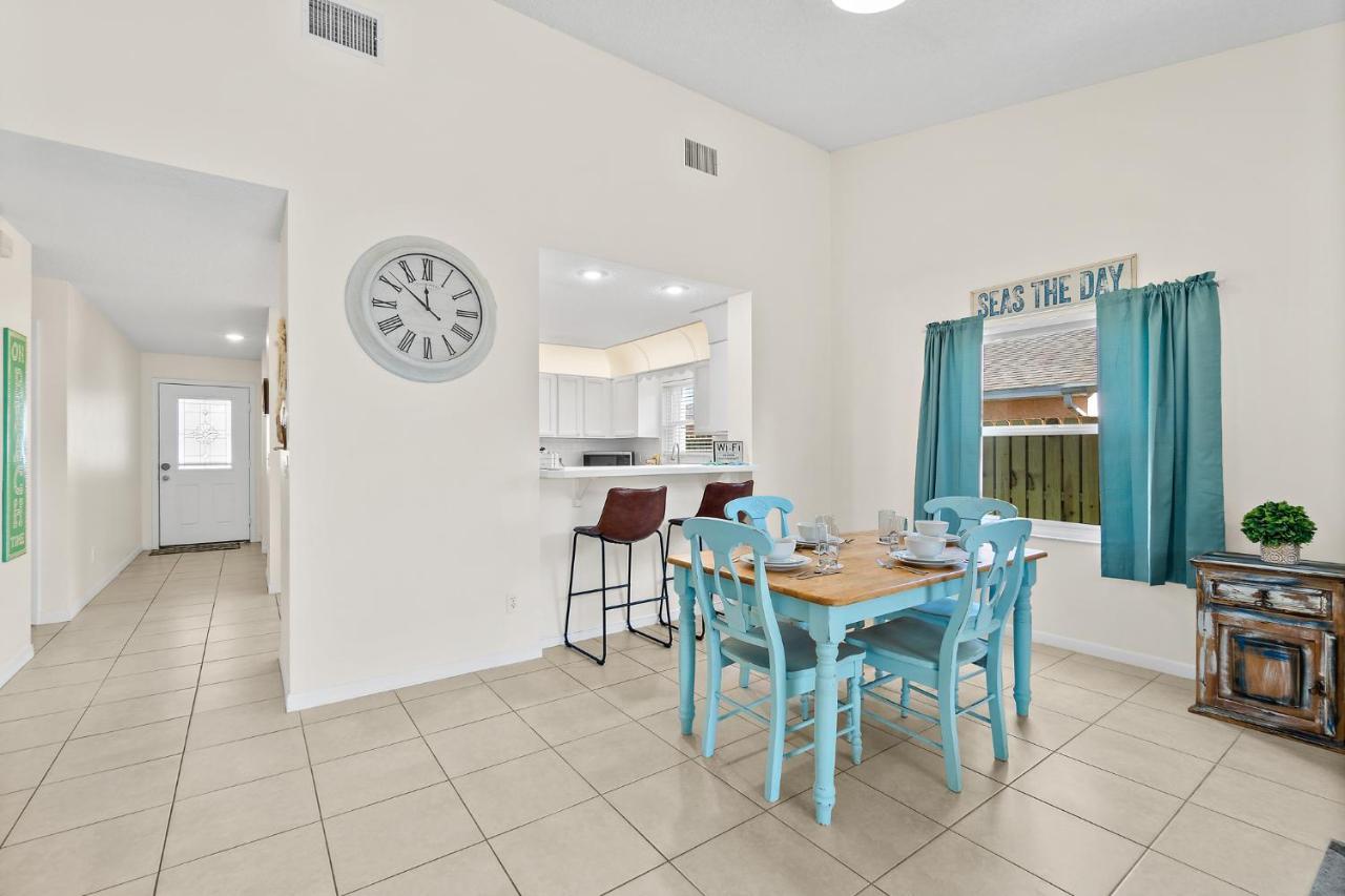 Oceanview Haven - 2Br Beach Townhome With Patio, Shared Heated Pool Steps From Paradise Beach Park! Melbourne Exteriör bild